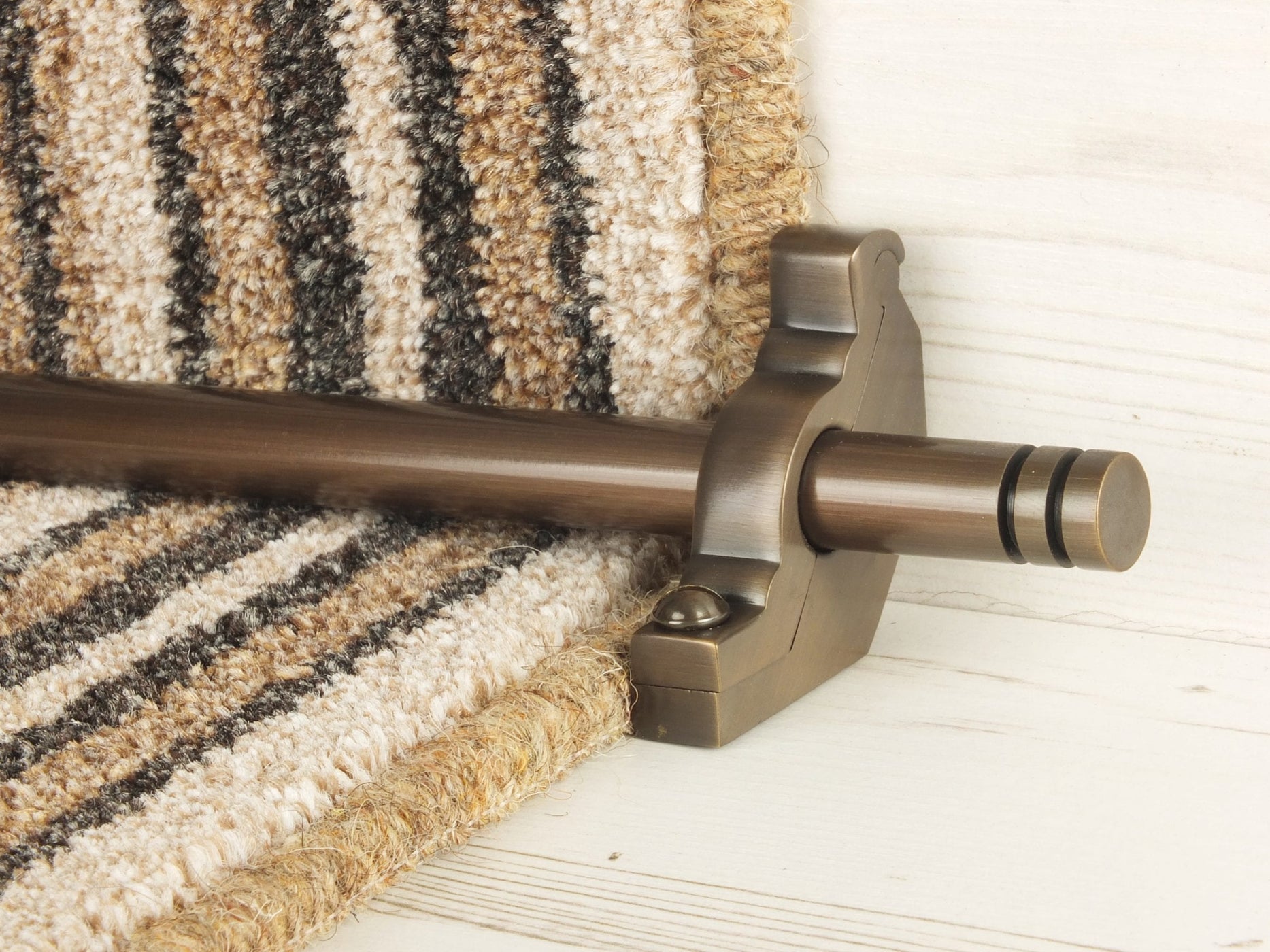 EXCLURA Brass Stair Runner Rods For Wooden Steps, Minimalist Style Polished Rod For Carpeted Stairs, Carpet Hardware To Secure Staircases