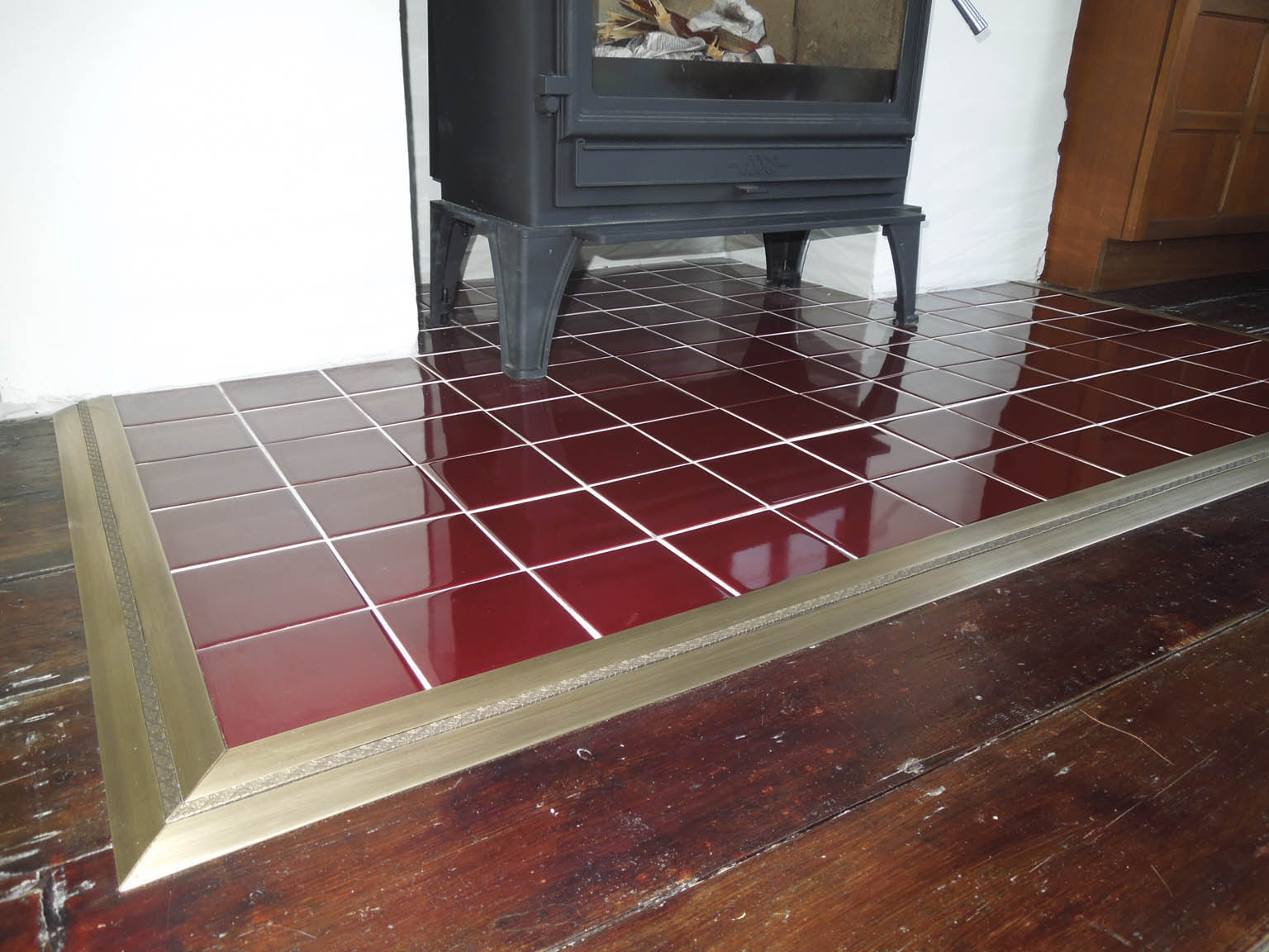 Posh door threshold edging red tiled hearth