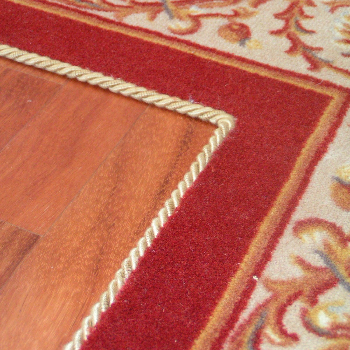 Easybind finishes edges of rugs & runners securely