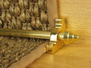 Arrow runner carpet rod, fluted rod design, arrow-shaped end, bracket, polished brass